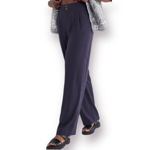 URBAN OUTFITTERS | Navy Blue Pants